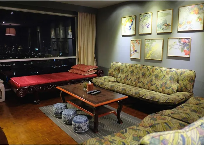 Sukhumvit Boutique : Soi 13/ 10min. From Bts Nana Station