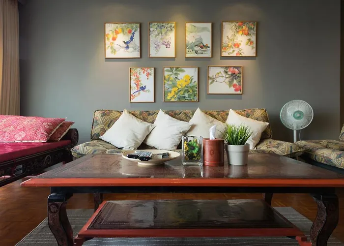 Sukhumvit Boutique : Soi 13/ 10min. From Bts Nana Station