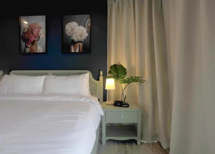 Sukhumvit Boutique : Soi 13/ 10min. From Bts Nana Station
